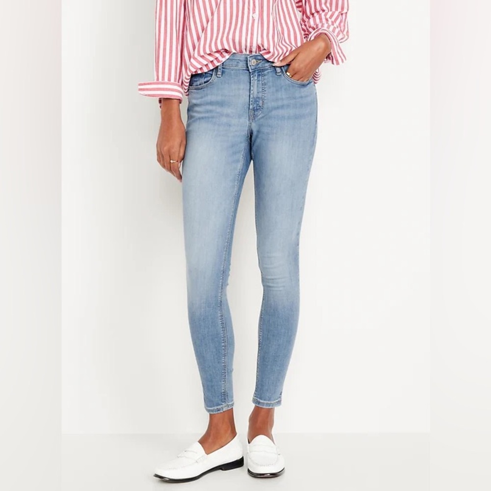 Brand New with Tag Light Wash Old Navy Mid Rise Rockstar Super Skinny Jeans